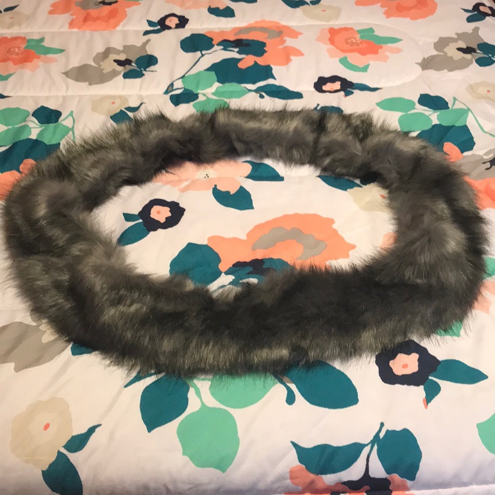 NWT faux fur infinity scarf